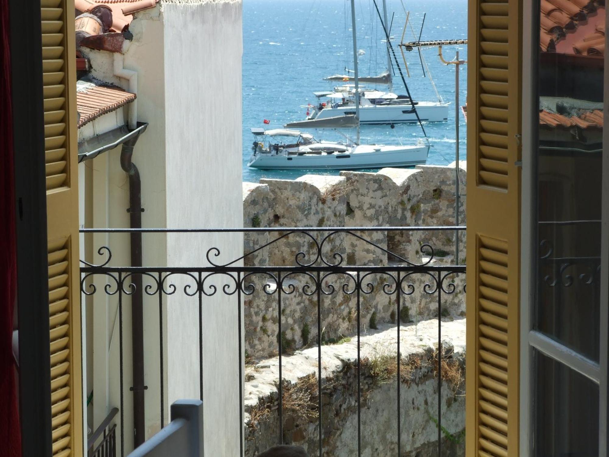 Nafpaktos Apartment And Studios In Port Екстериор снимка