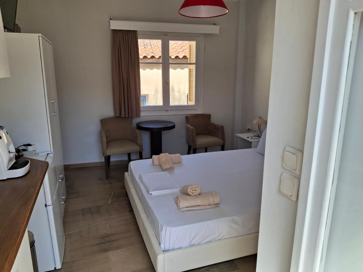 Nafpaktos Apartment And Studios In Port Стая снимка