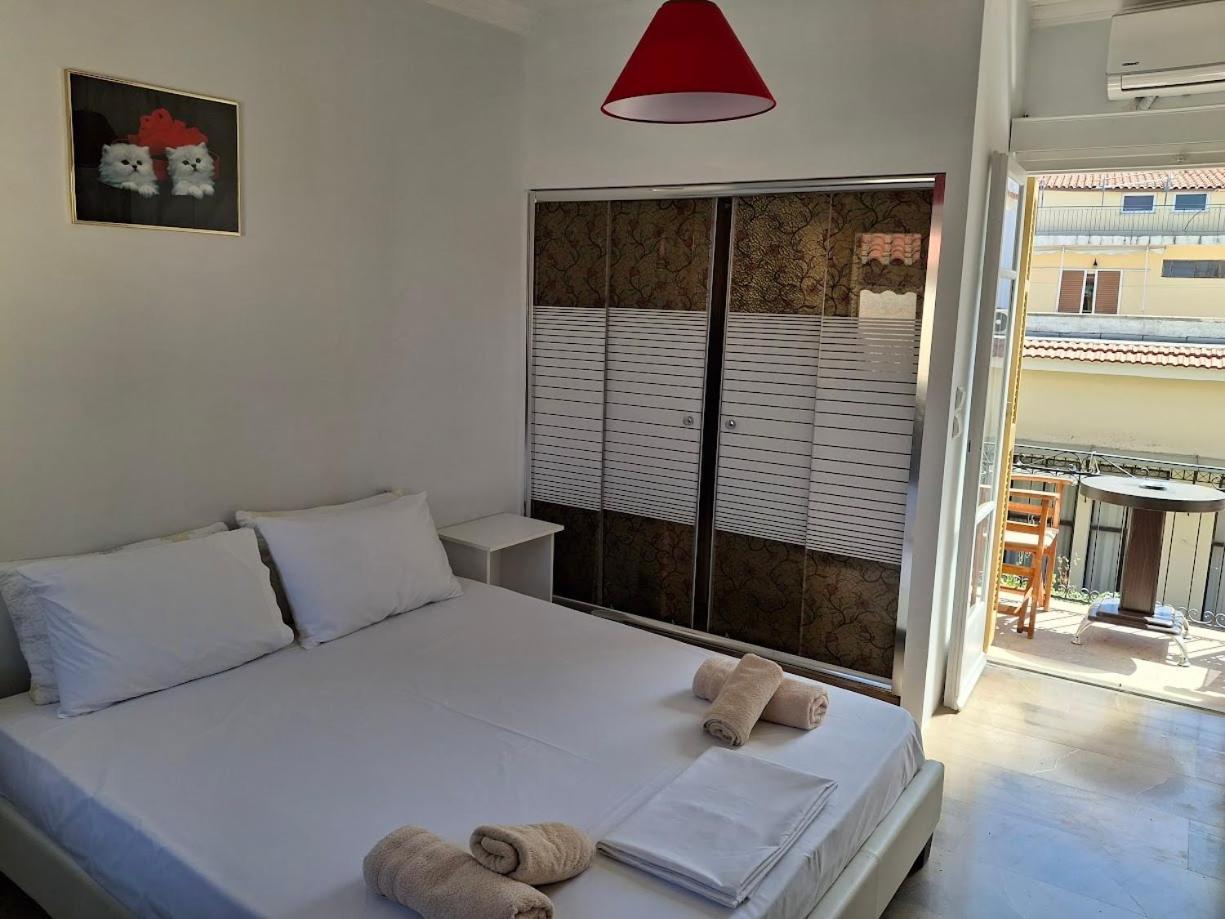 Nafpaktos Apartment And Studios In Port Стая снимка