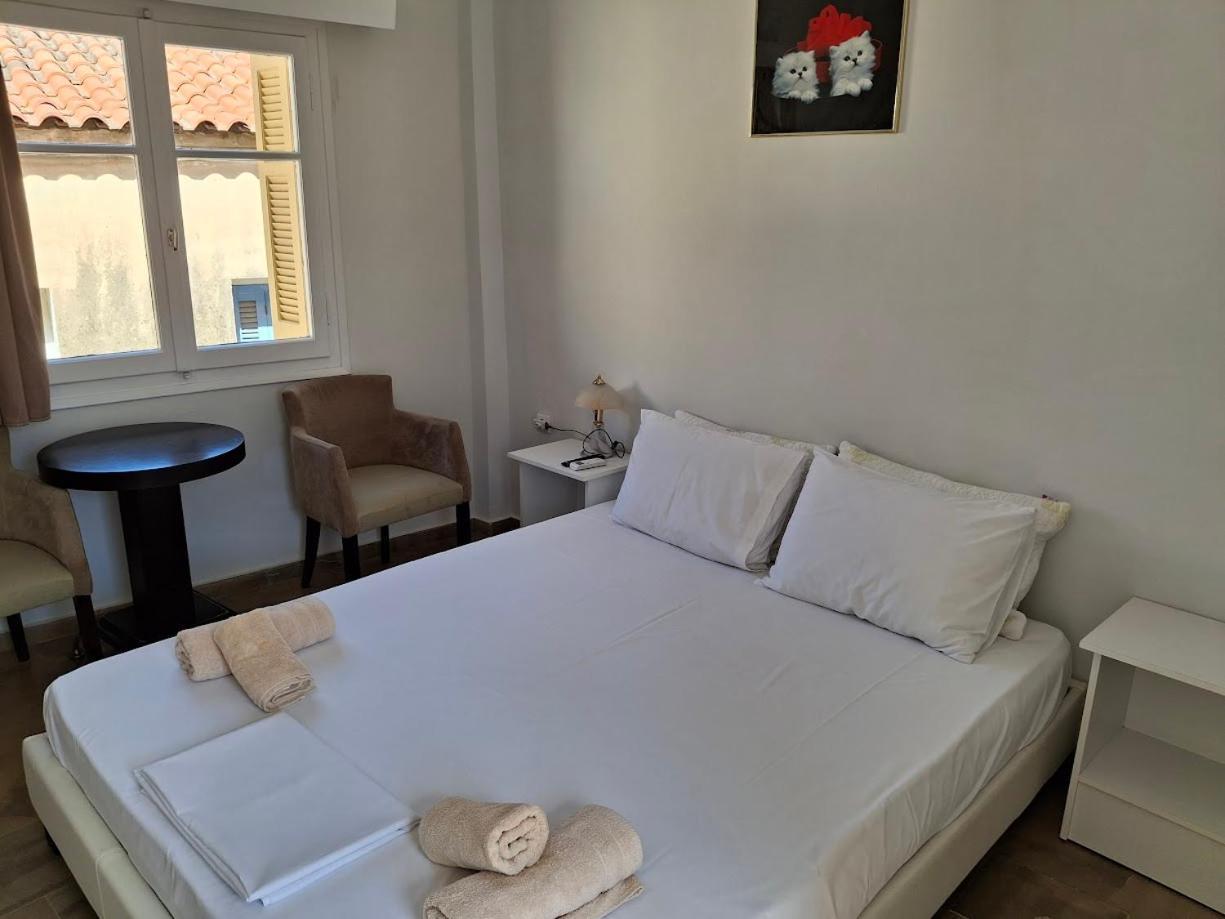 Nafpaktos Apartment And Studios In Port Стая снимка