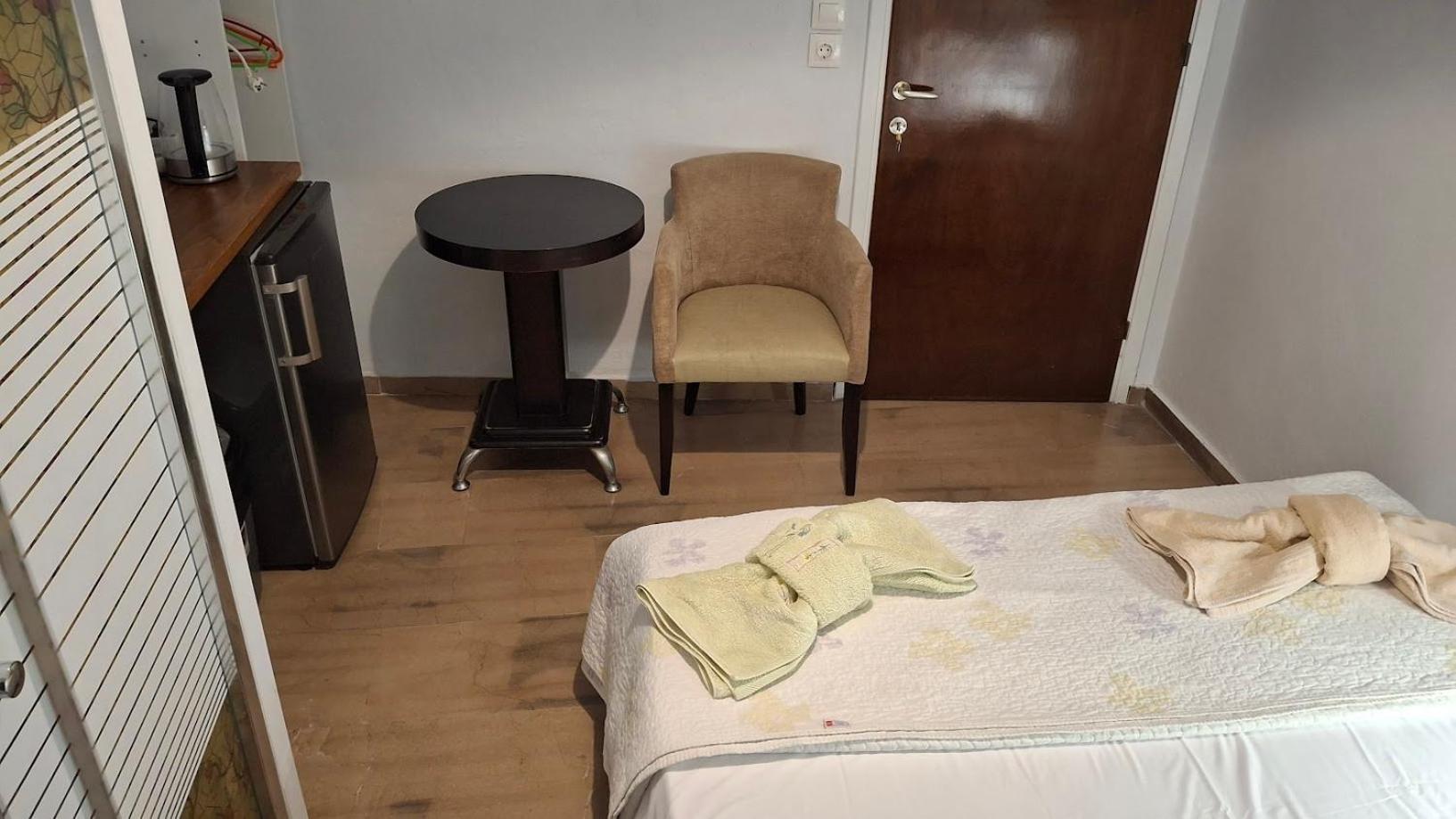 Nafpaktos Apartment And Studios In Port Стая снимка